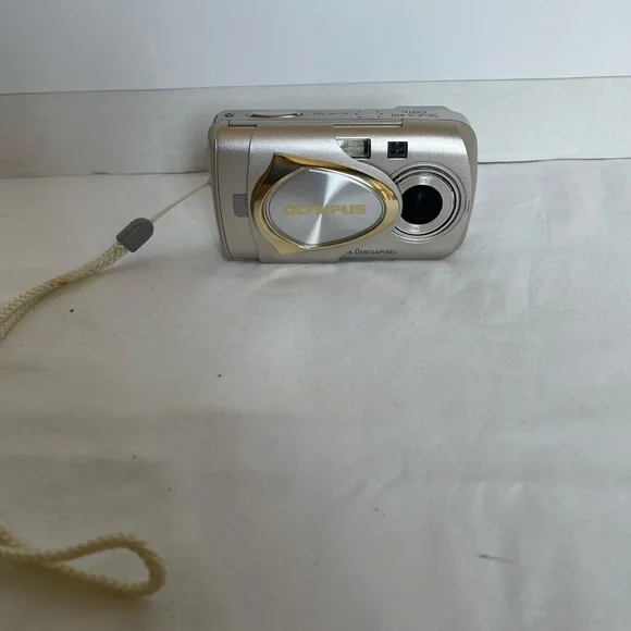 Olympus 4.0 Megapixel Silver and Gold Camera - Picture 3 of 9